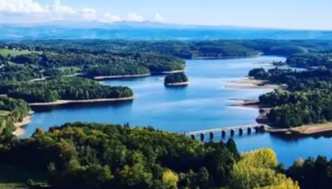 Hébergements - Bord de lac, cuisine de terroir, activités… Cet hôtel de Corrèze vous réserve le meilleur !